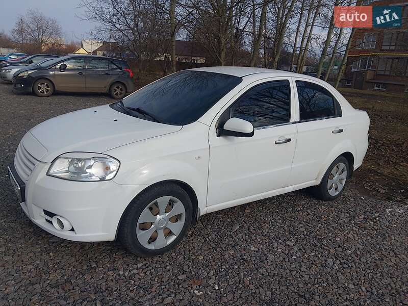 Седан Chevrolet Aveo 2010 в Полтаве