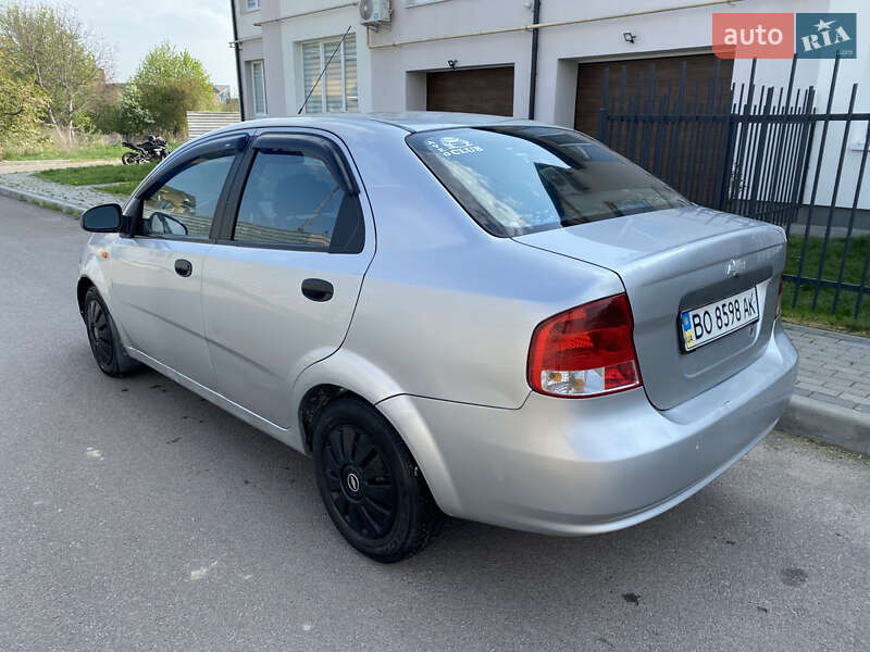 Седан Chevrolet Aveo 2005 в Ровно