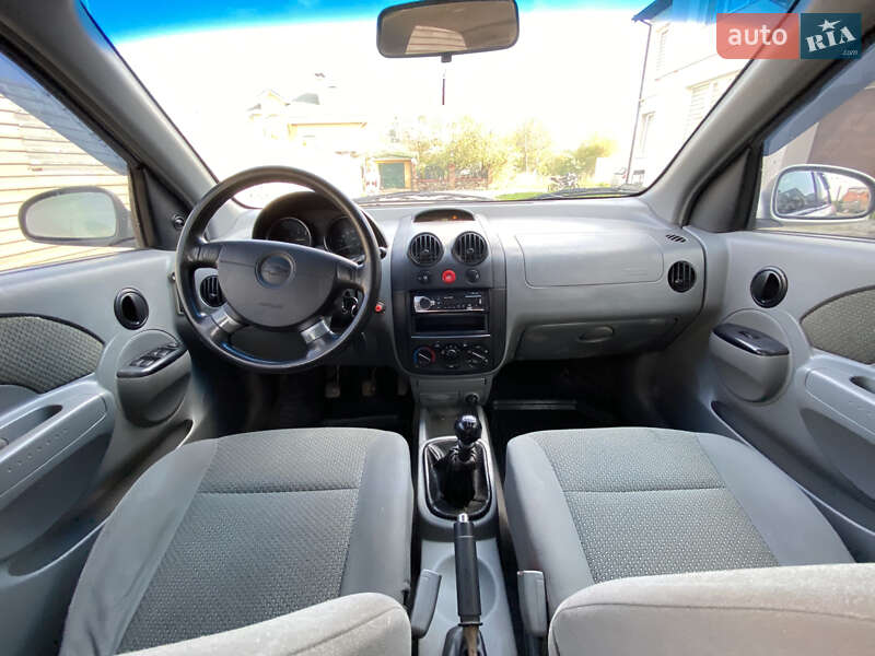 Седан Chevrolet Aveo 2005 в Ровно