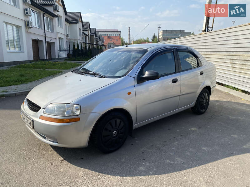 Седан Chevrolet Aveo 2005 в Ровно