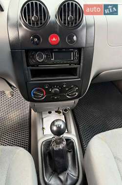 Седан Chevrolet Aveo 2005 в 