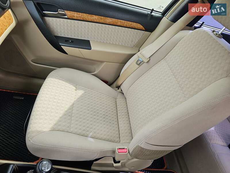 Седан Chevrolet Aveo 2007 в Києві