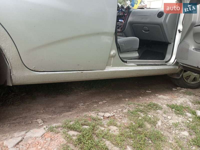 Хэтчбек Chevrolet Aveo 2005 в Шостке