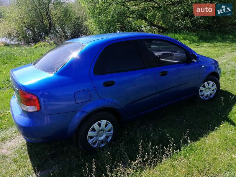Седан Chevrolet Aveo 2006 в Києві