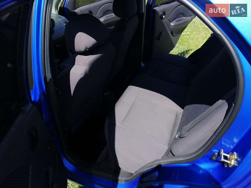 Седан Chevrolet Aveo 2006 в Києві