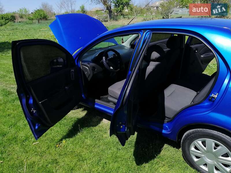 Седан Chevrolet Aveo 2006 в Києві