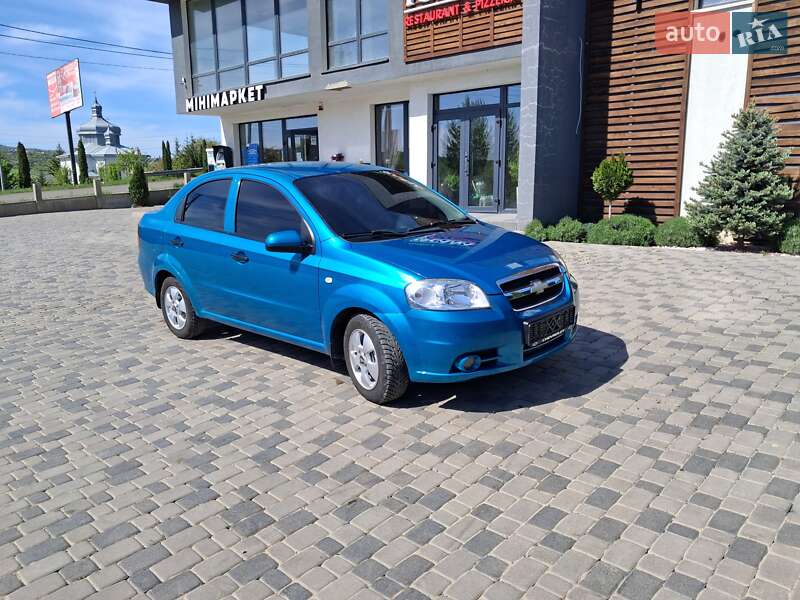 Седан Chevrolet Aveo 2009 в Чернівцях
