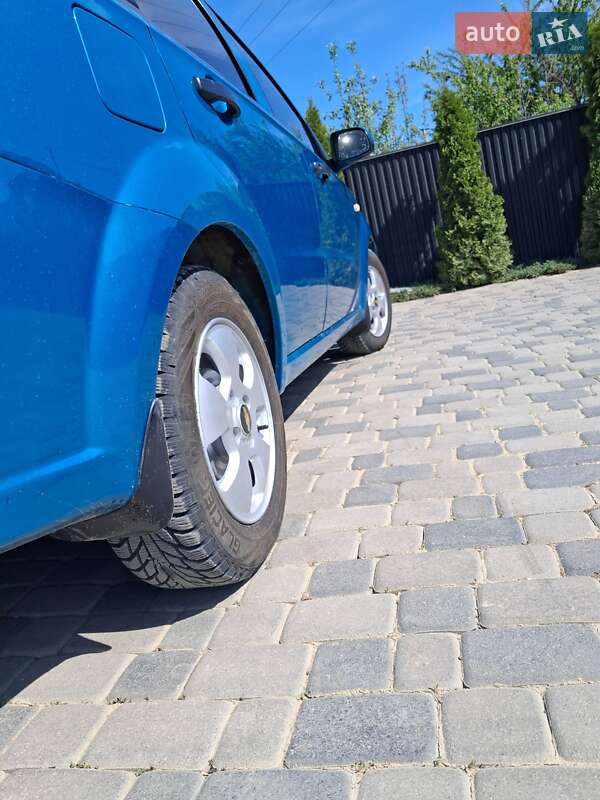 Седан Chevrolet Aveo 2009 в Чернівцях