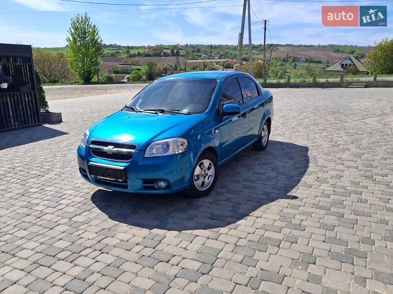 Седан Chevrolet Aveo 2009 в Чернівцях