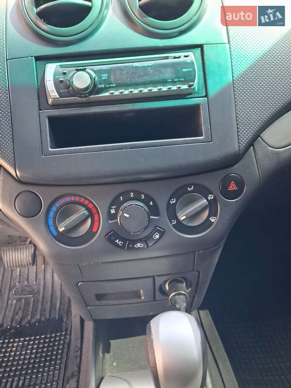Седан Chevrolet Aveo 2009 в Чернівцях