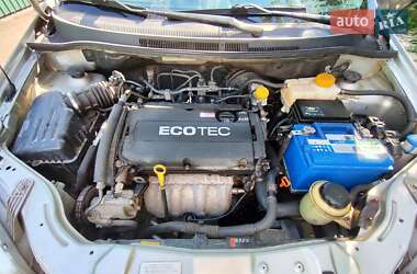 Хэтчбек Chevrolet Aveo 2009 в 
