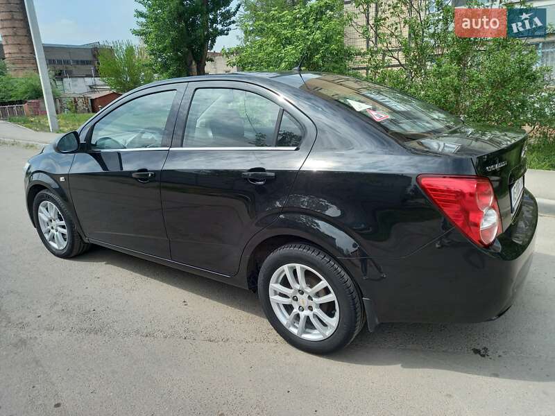 Седан Chevrolet Aveo 2012 в Кривом Роге