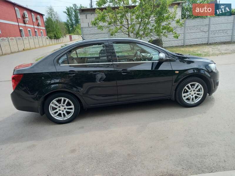 Седан Chevrolet Aveo 2012 в Кривом Роге