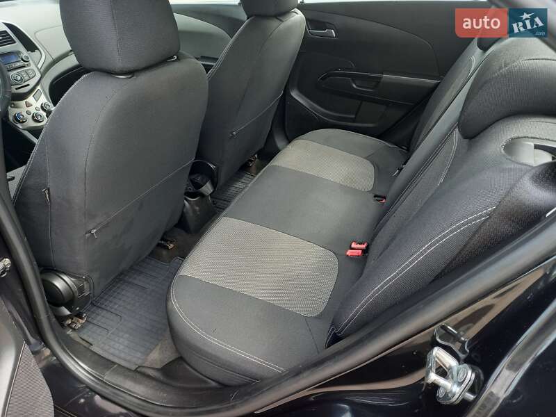 Седан Chevrolet Aveo 2012 в Кривом Роге