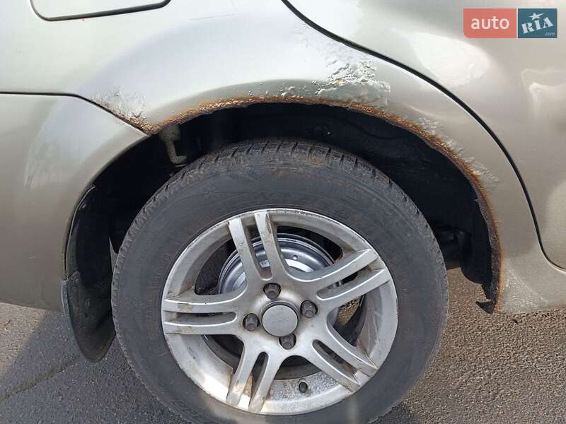 Седан Chevrolet Aveo 2004 в Виннице
