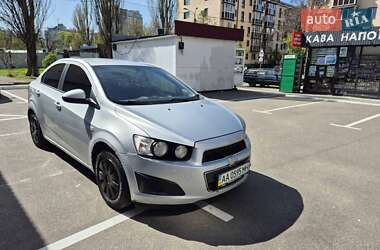 Седан Chevrolet Aveo 2012 в Києві