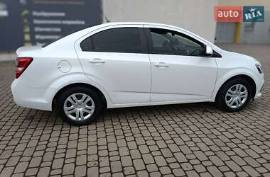 Седан Chevrolet Aveo 2017 в 