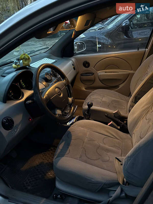 Седан Chevrolet Aveo 2005 в Києві