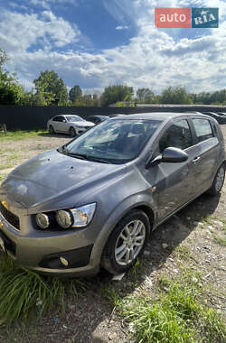 Хетчбек Chevrolet Aveo 2012 в 