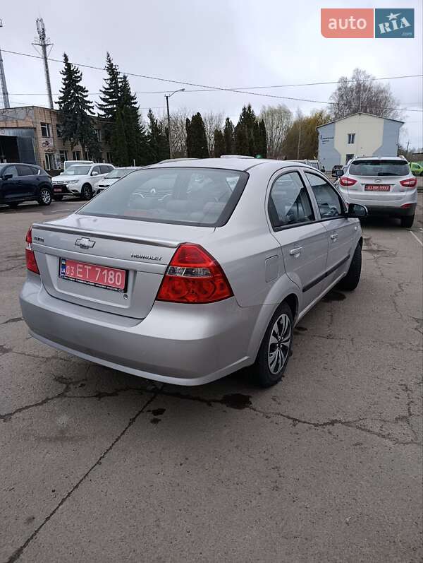 Седан Chevrolet Aveo 2006 в Дубні