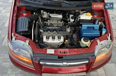 Хэтчбек Chevrolet Aveo 2006 в 