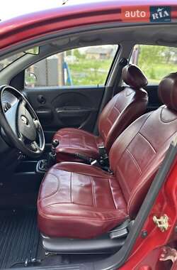 Хэтчбек Chevrolet Aveo 2006 в 