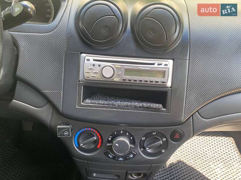 Седан Chevrolet Aveo 2006 в Дніпрі