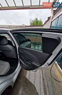 Хэтчбек Chevrolet Aveo 2012 в 