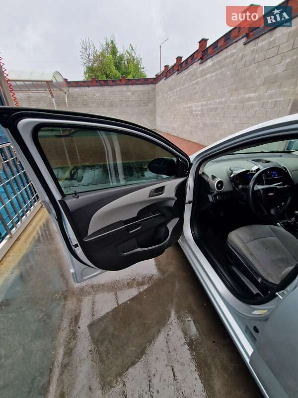Хэтчбек Chevrolet Aveo 2012 в Ровно