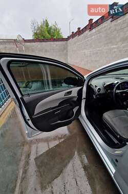 Хэтчбек Chevrolet Aveo 2012 в 