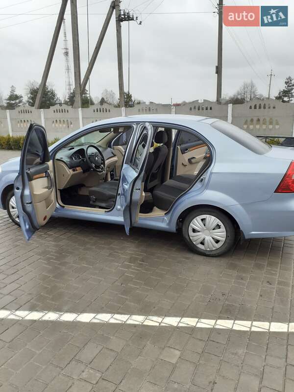 Седан Chevrolet Aveo 2008 в Олевську