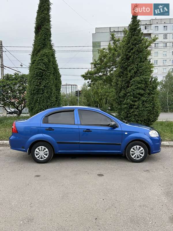 Седан Chevrolet Aveo 2006 в Сумах