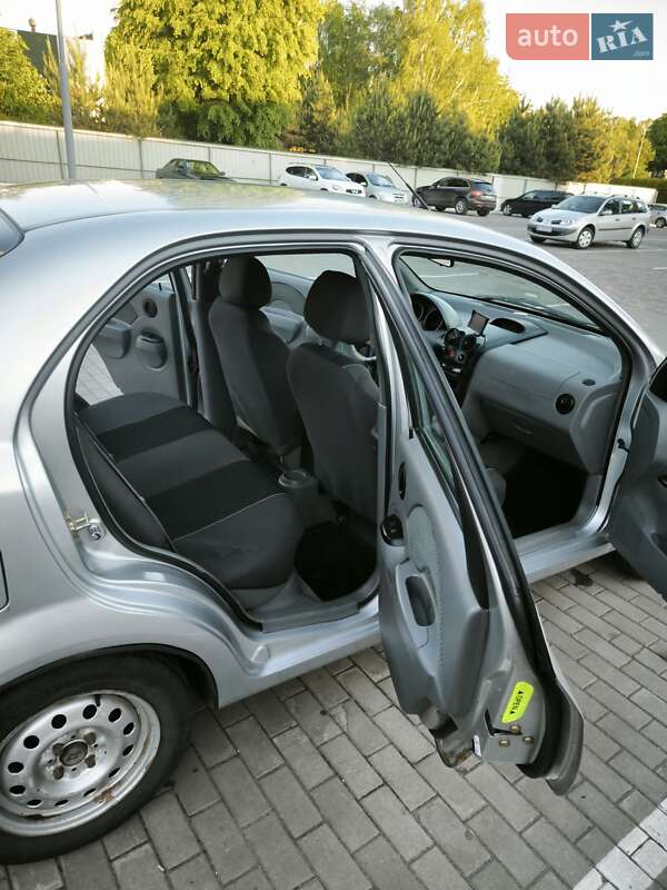 Седан Chevrolet Aveo 2005 в Луцке