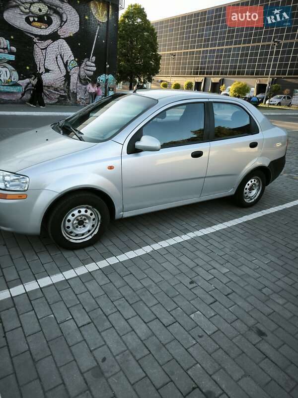 Седан Chevrolet Aveo 2005 в Луцке
