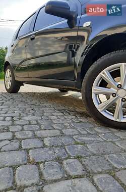 Хэтчбек Chevrolet Aveo 2011 в 