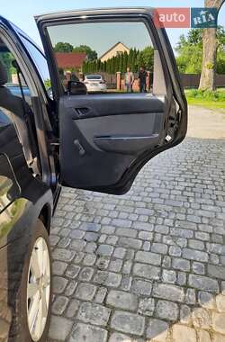 Хэтчбек Chevrolet Aveo 2011 в 