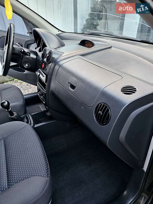 Хэтчбек Chevrolet Aveo 2006 в Харькове