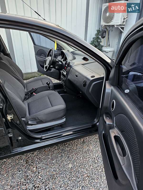 Хэтчбек Chevrolet Aveo 2006 в Харькове