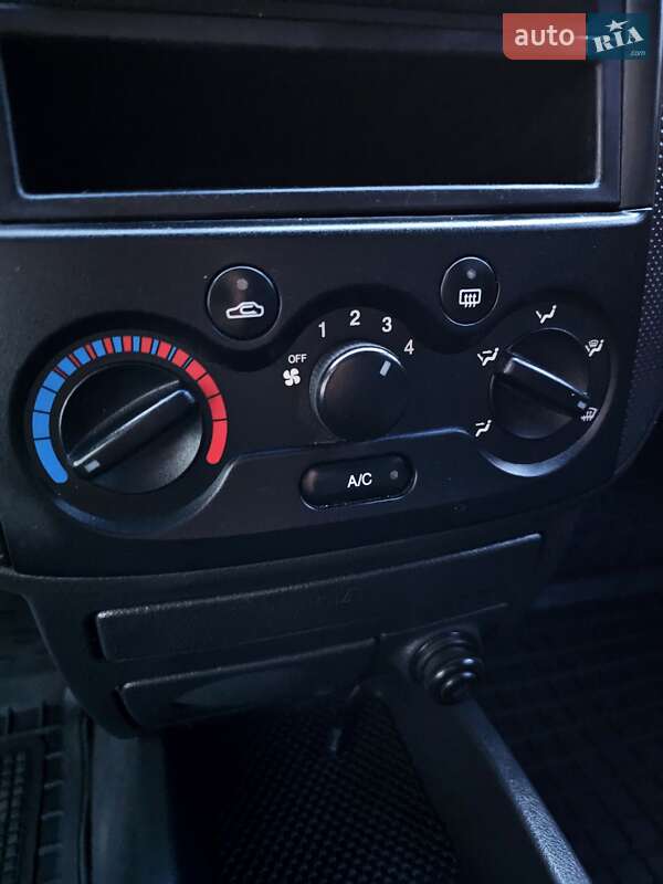 Хэтчбек Chevrolet Aveo 2006 в Харькове