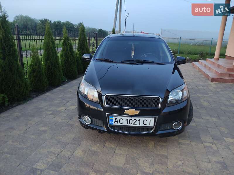 Хэтчбек Chevrolet Aveo 2011 в 