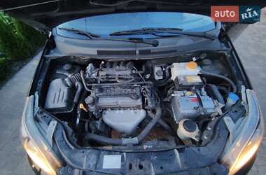 Хэтчбек Chevrolet Aveo 2011 в 