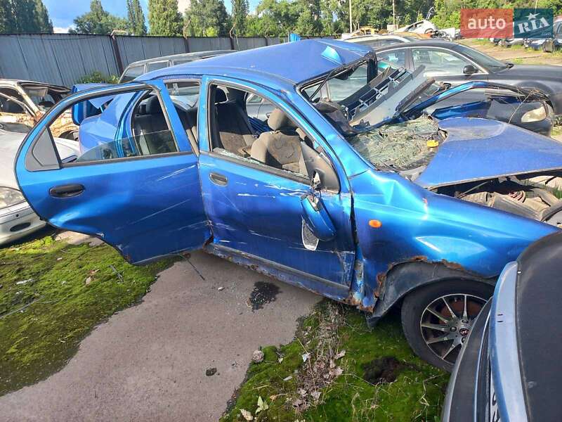 Седан Chevrolet Aveo 2004 в Києві