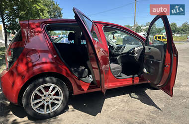 Хетчбек Chevrolet Aveo 2012 в 