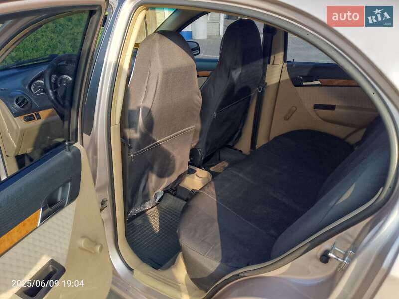 Седан Chevrolet Aveo 2008 в Олевську