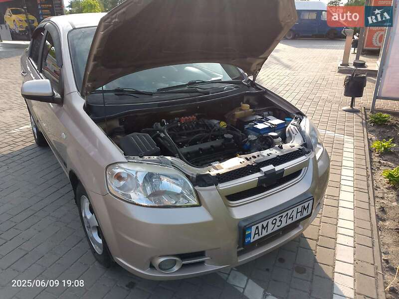 Седан Chevrolet Aveo 2008 в Олевську