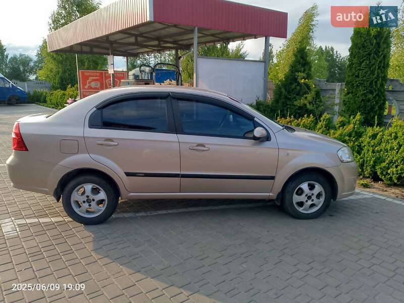 Седан Chevrolet Aveo 2008 в Олевську