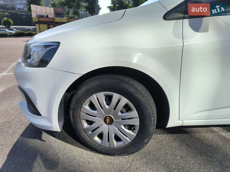 Седан Chevrolet Aveo 2018 в Киеве
