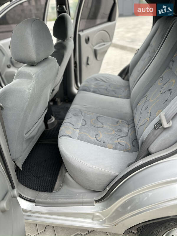 Седан Chevrolet Aveo 2005 в Харькове