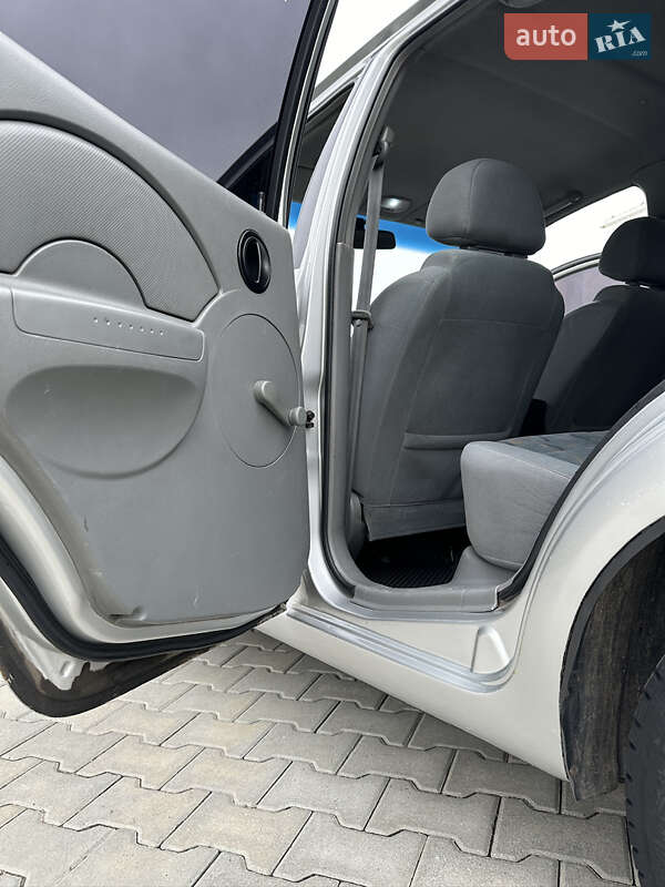 Седан Chevrolet Aveo 2005 в Харькове