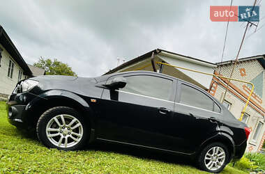 Седан Chevrolet Aveo 2012 в Зіньківі